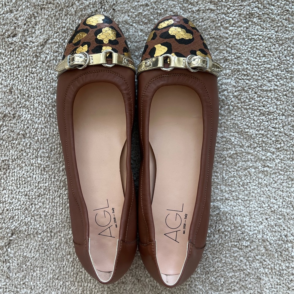 *Price drop!!* ⭐️ Amazing Brand New AGL “Monika” style cap toe ballet flat